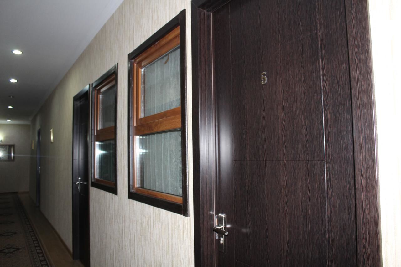 Отель Hotel Elegant Тбилиси-35