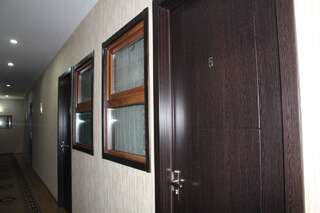 Отель Hotel Elegant Тбилиси Двухместный номер с 1 кроватью или 2 отдельными кроватями-4